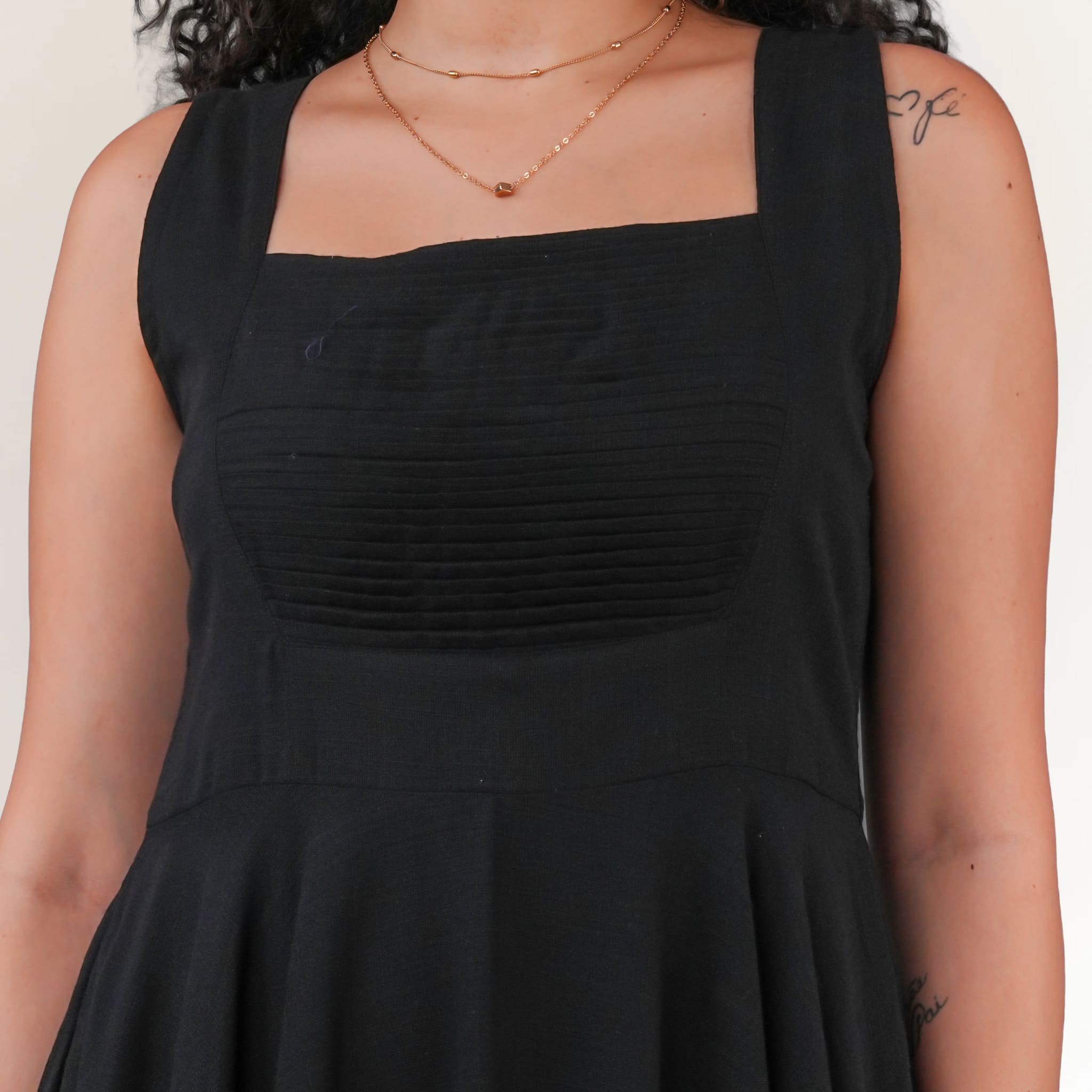 Sleeveless_cotton_midi_dress_with_square_neckline_28452327-0cb5-40f3-a5ac-502420c2cb40.jpg