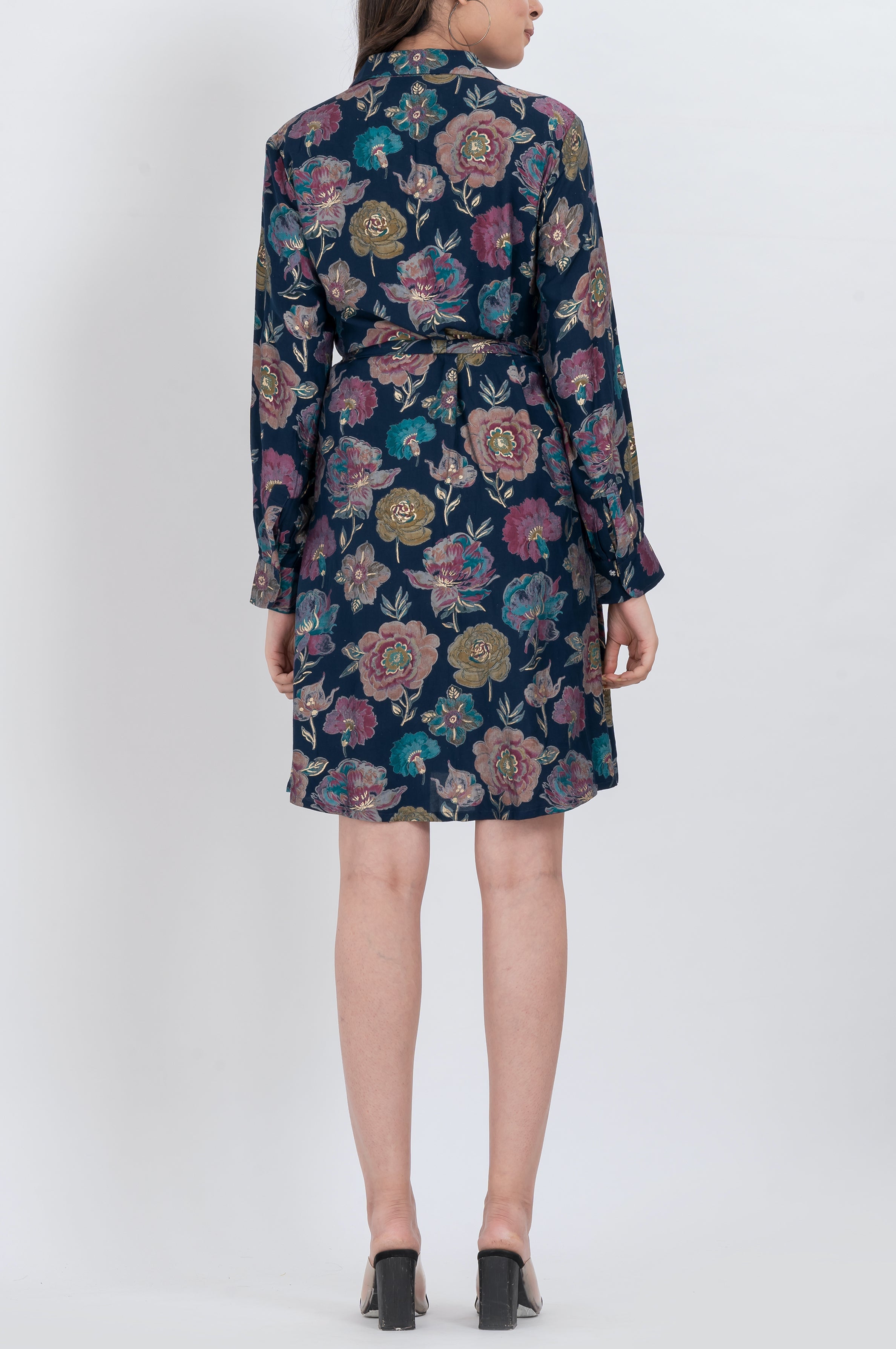 Chic floral belted shirt mini dress with button-down design