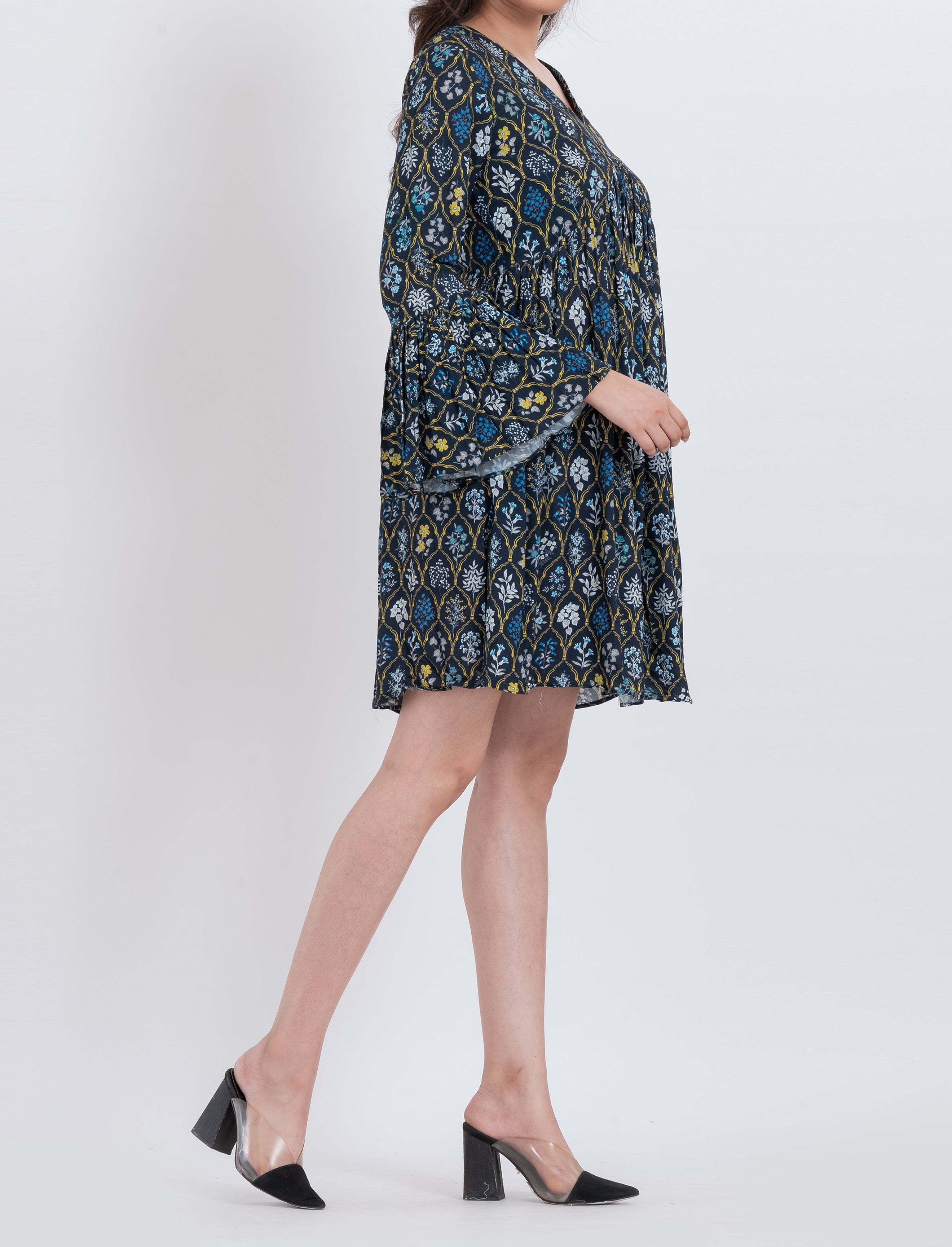 Flowy A-line floral mini dress with boho style