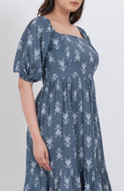 Floral puff sleeve dress with square neckline and relaxed fit