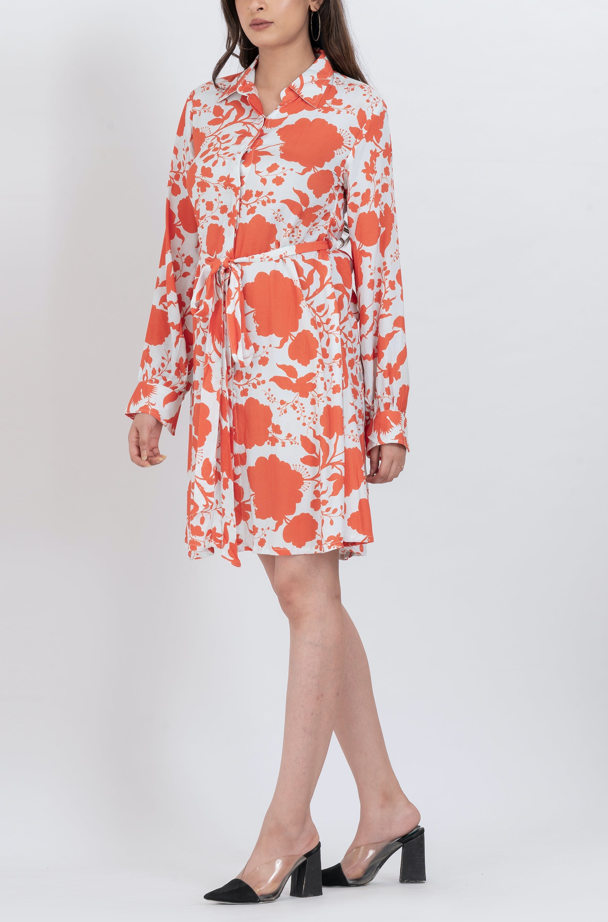 Casual shirt collar floral dress with button-down design