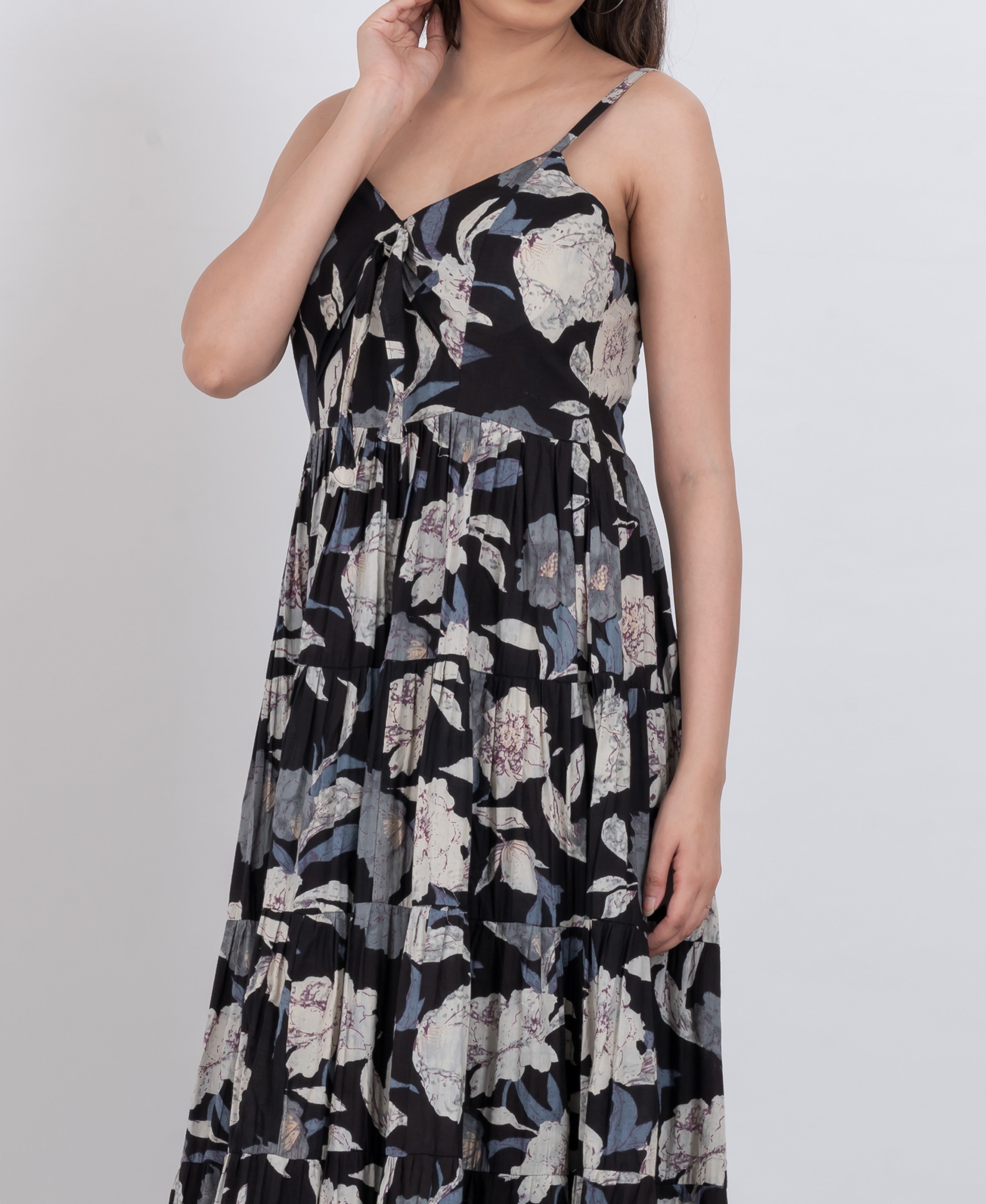 Elegant floral print maxi dress ideal for any occasion
