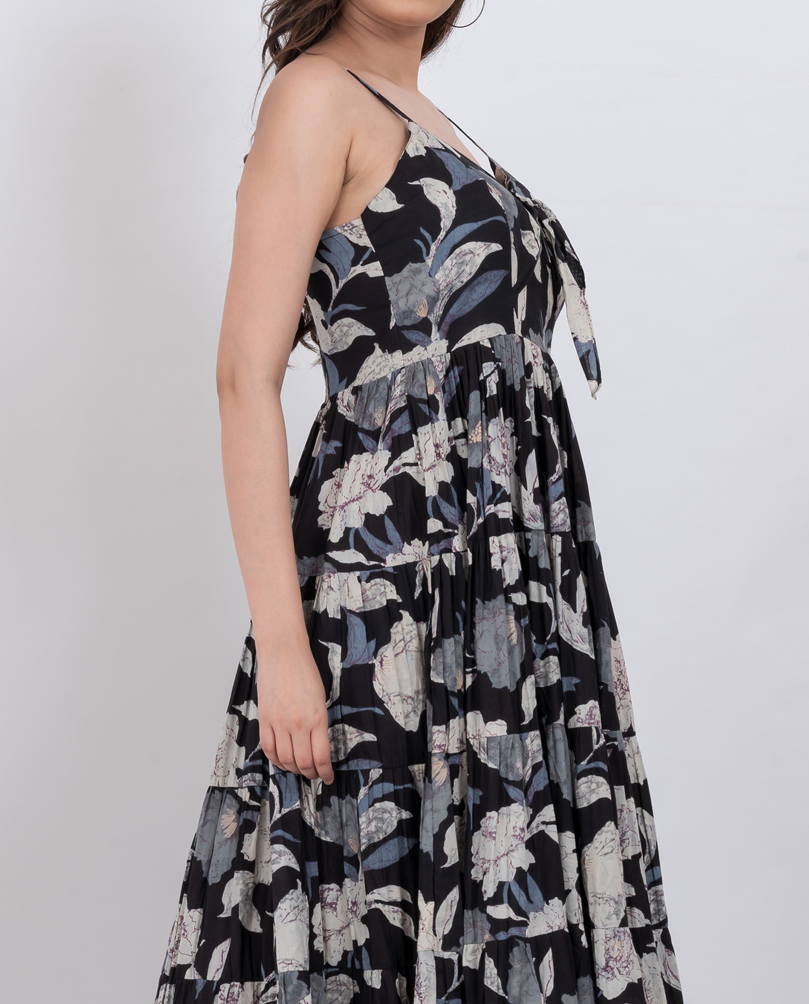 Feminine floral maxi dress with a delicate print