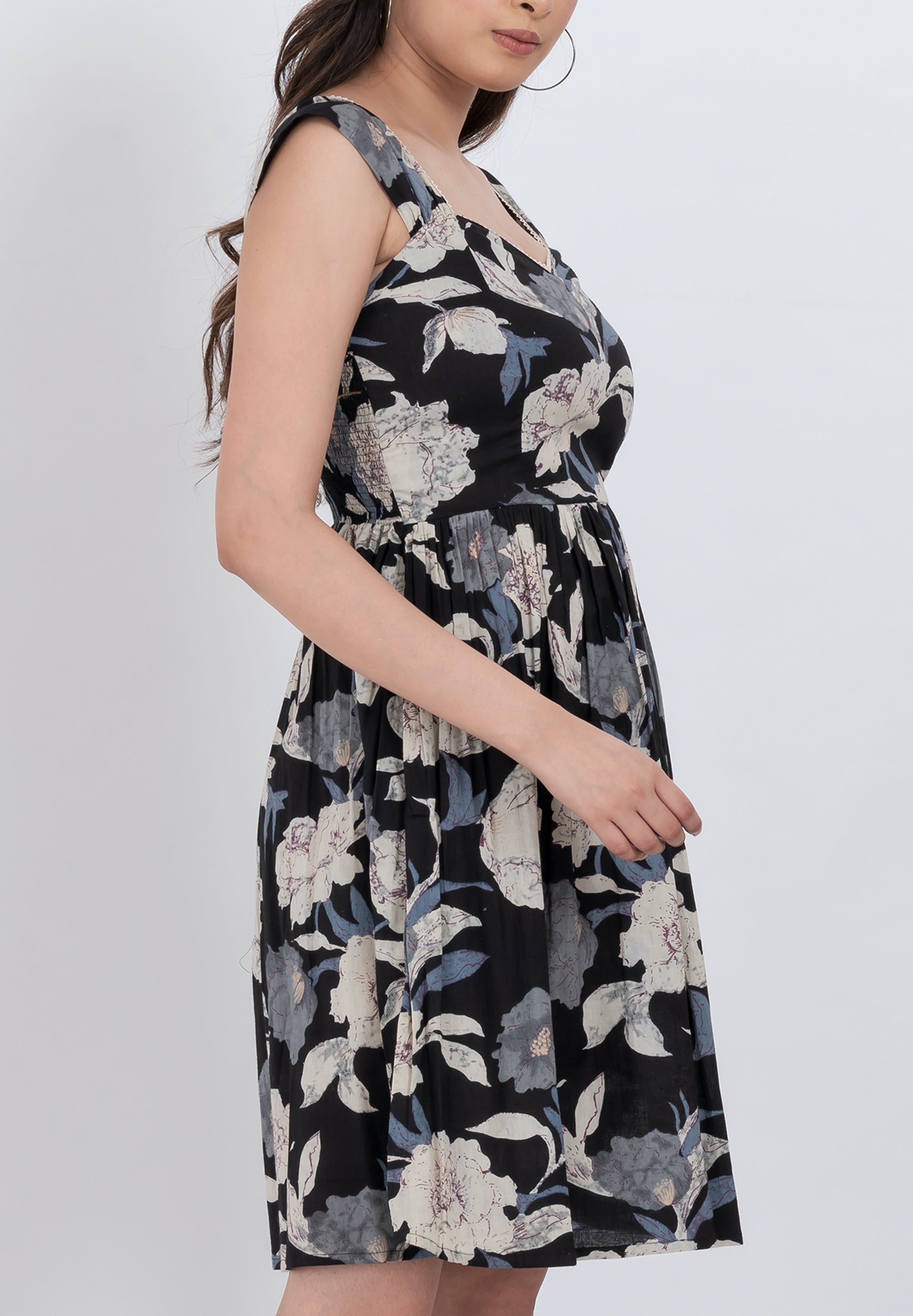 A-line floral dress with puff sleeves and square neck for a relaxed fit