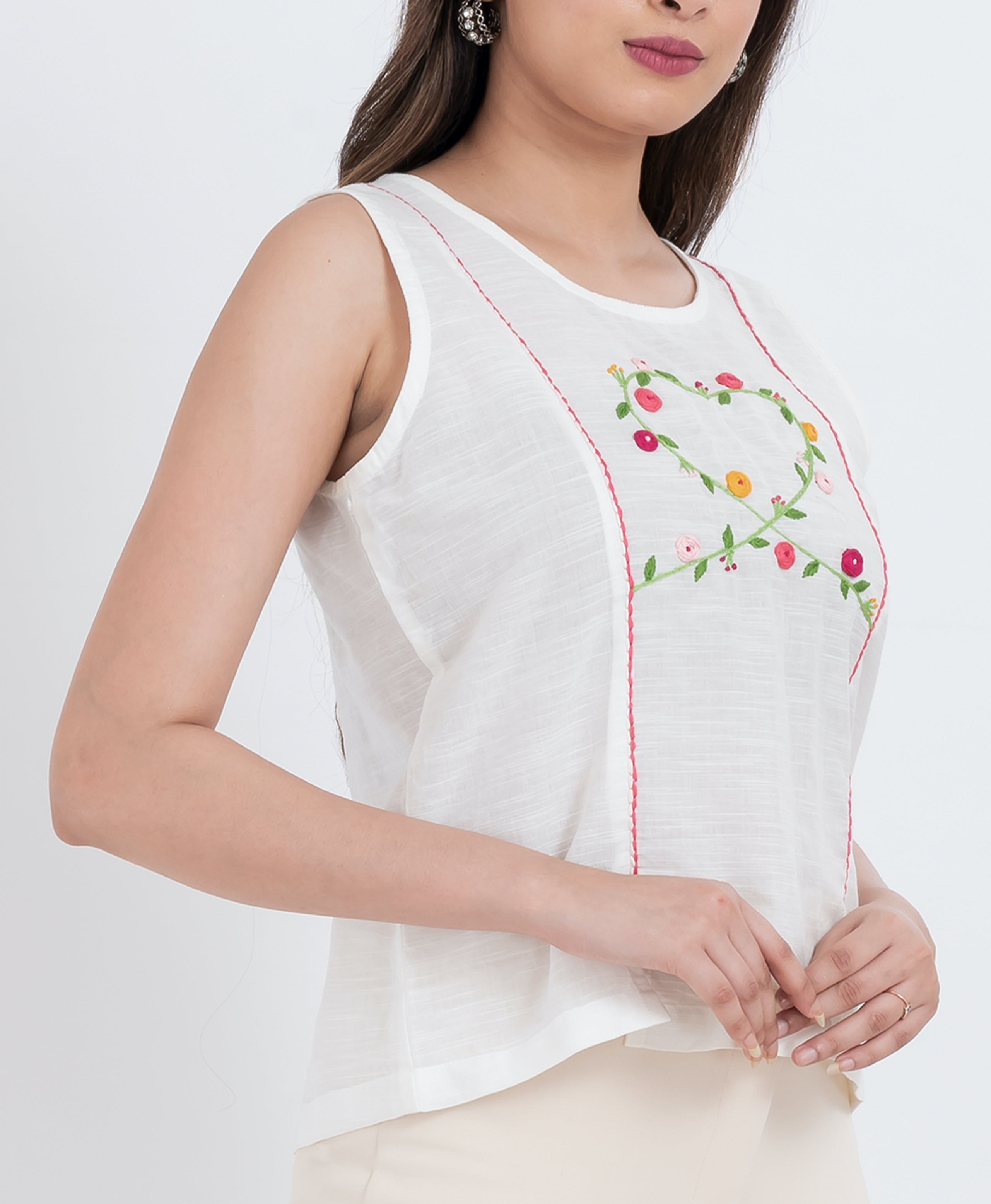 Blooming heart threadwork crop top for women