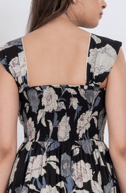 Flattering floral dress with puff sleeves and square neckline for a feminine look