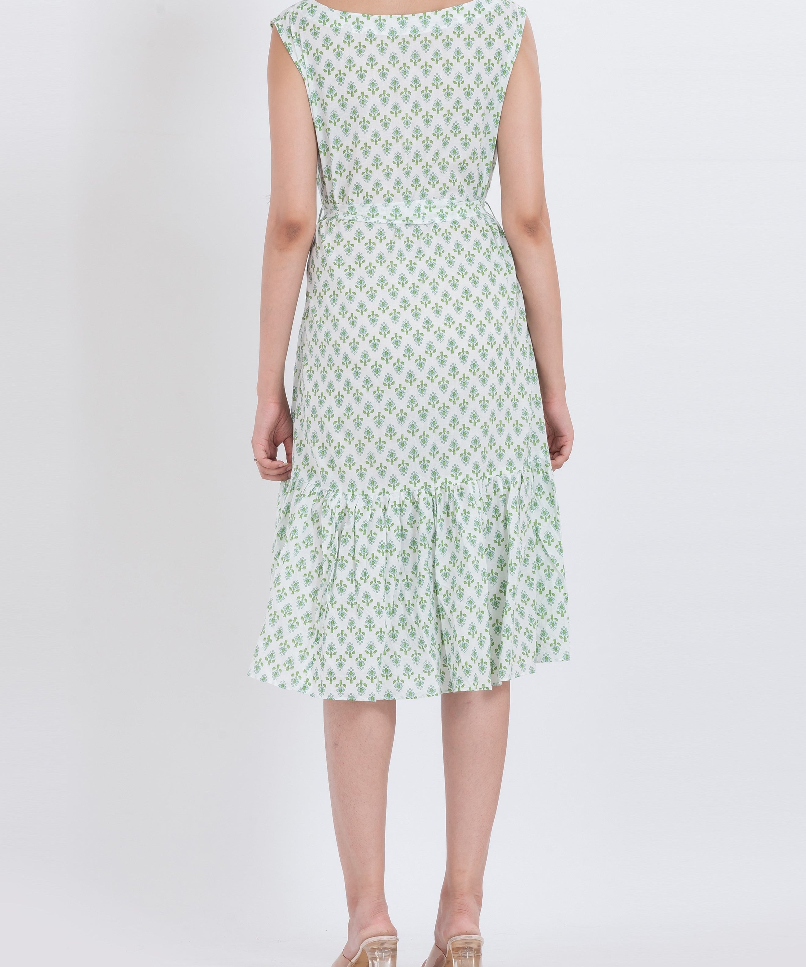 Sleeveless floral midi dress with tie waist and ruffle hem for a casual yet chic look
