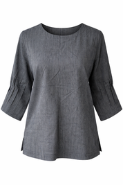 Gray tunic with 3/4 sleeves on a white background