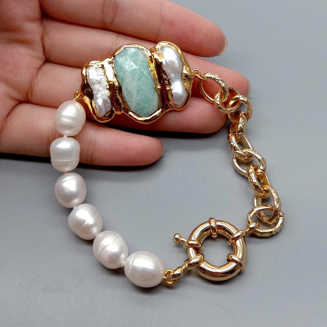 White pearl bracelet