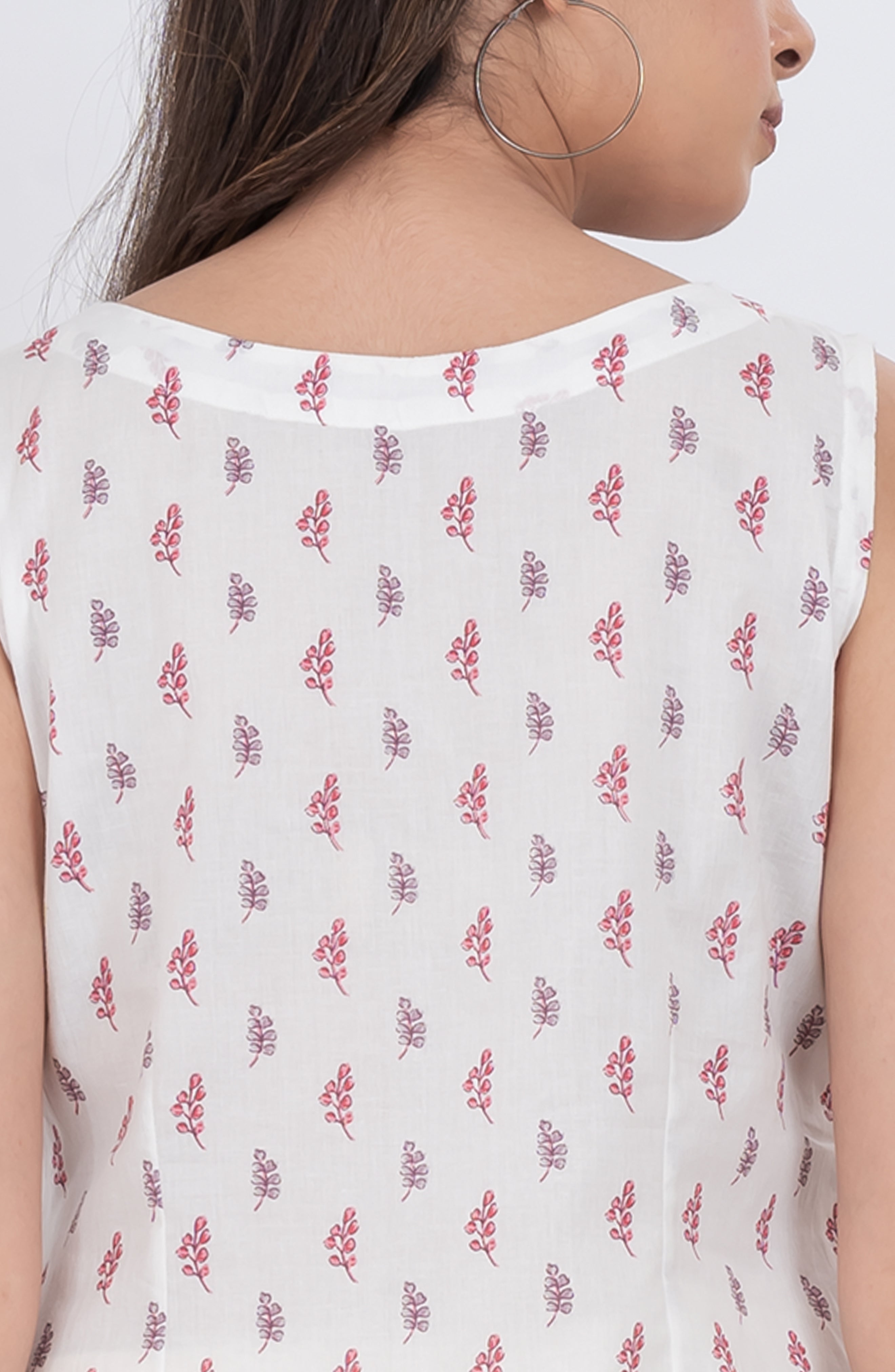 Casual sleeveless blouse with floral print in cotton