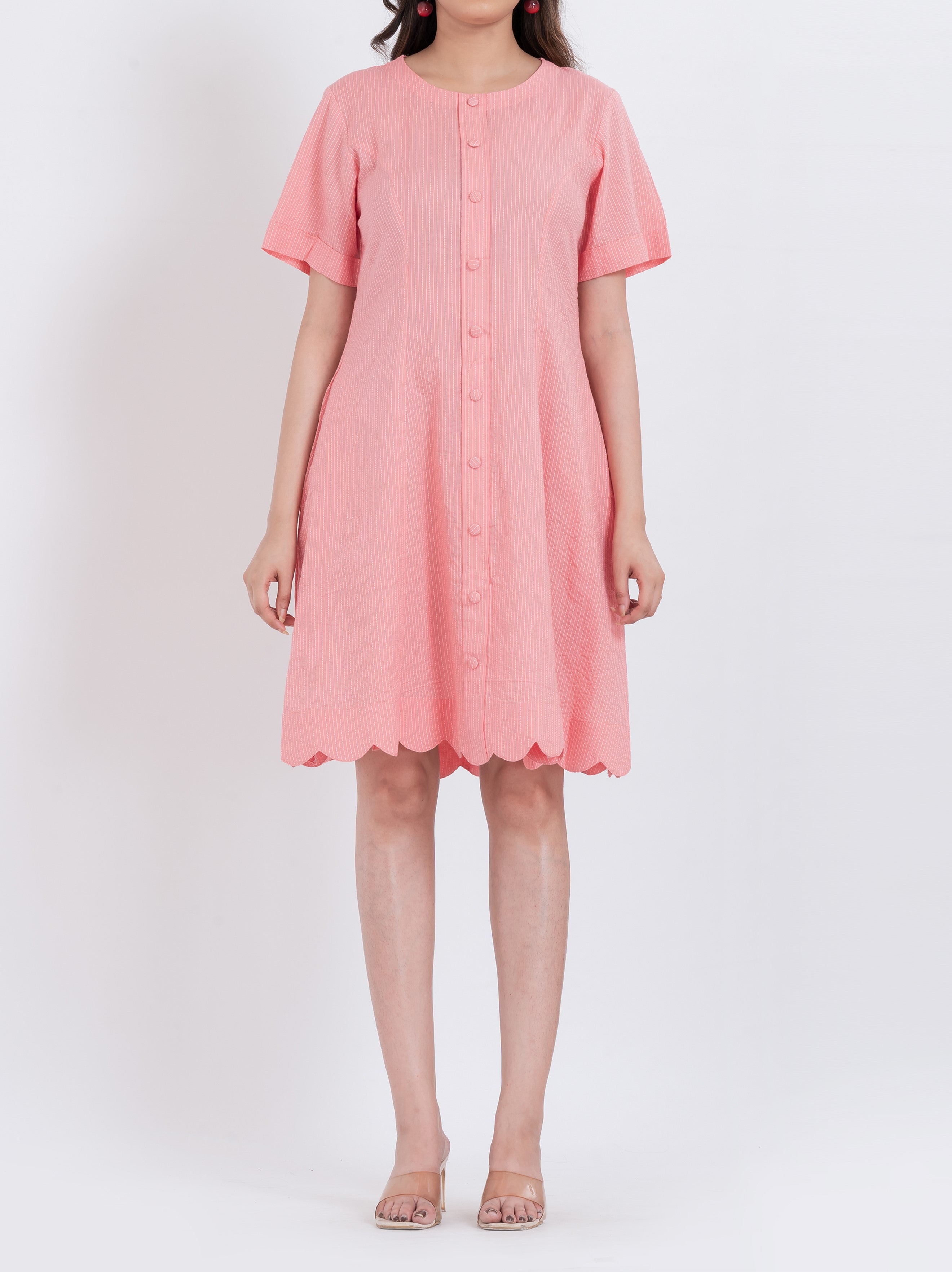 Button-down cotton dress with playful scalloped hem and short sleeves full
