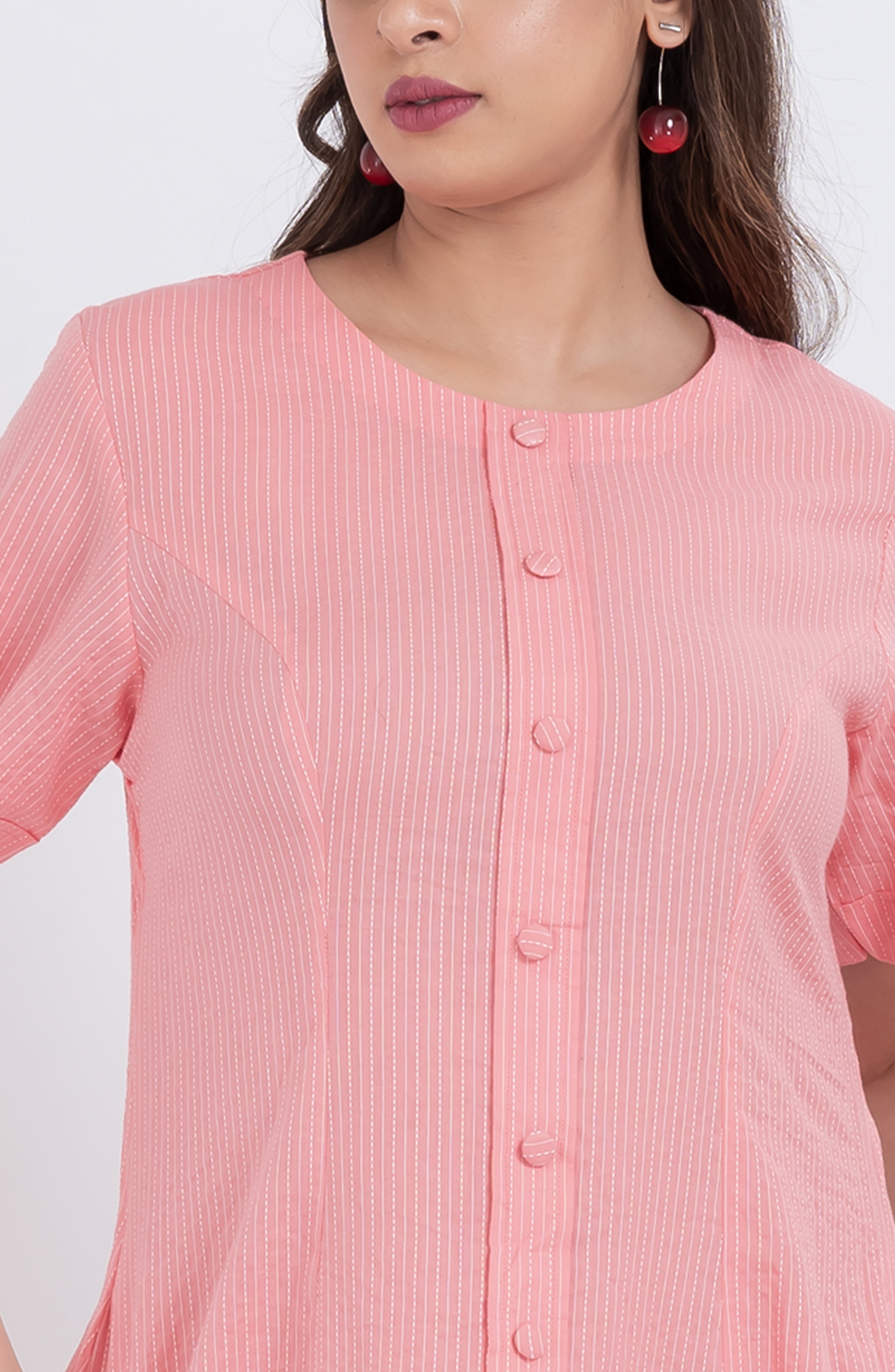 Casual button-down cotton dress with a feminine scalloped hem and short sleeves