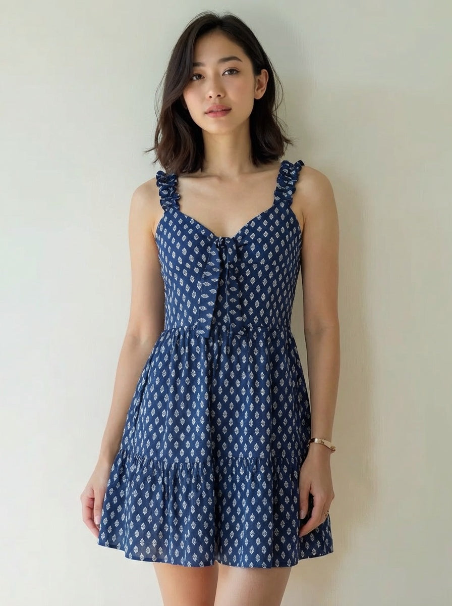 Woman wearing a blue patterned dress bestootd.com wholesale OEM, ODM, LOW MOQ women's dress